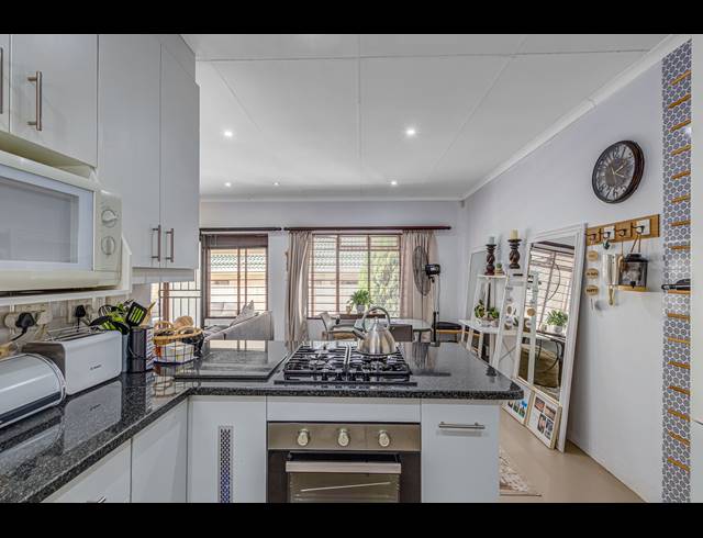 3 BEDROOM CLUSTER FOR SALE IN SUNDOWNER